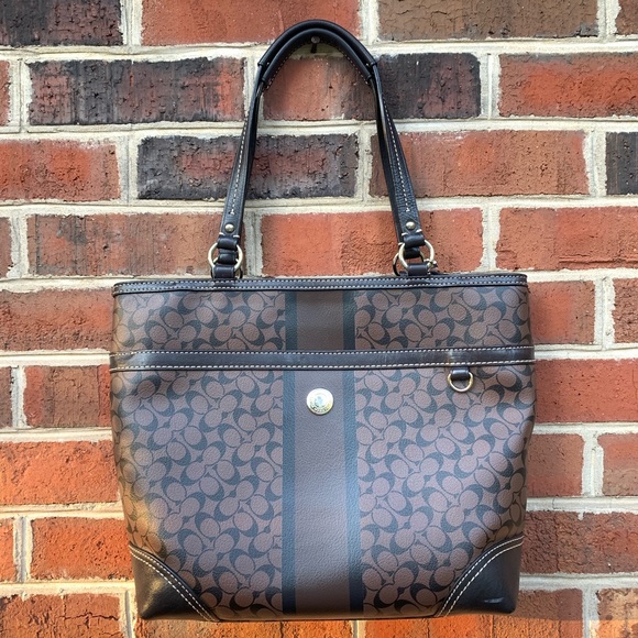 Coach Handbags - 🎉NewYear 🎉Sale🎉〰️COACH〰️Chelsea Tote